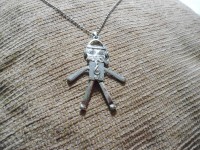 Robot musical prateado